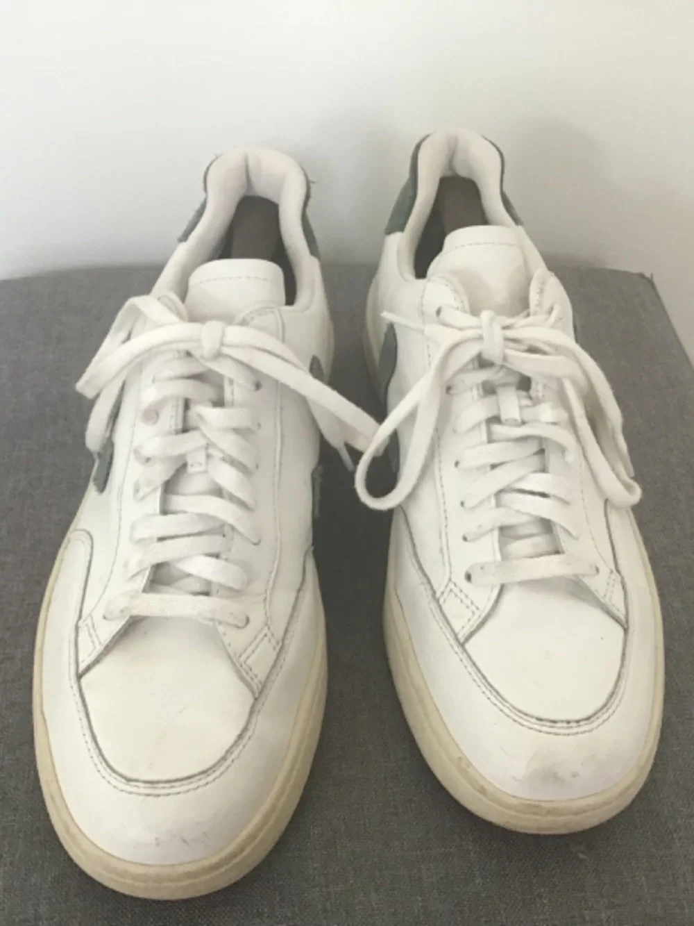 Veja V 12 White vegan leather with green trim size 11